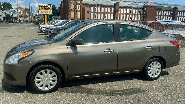 2016 Nissan Versa SV